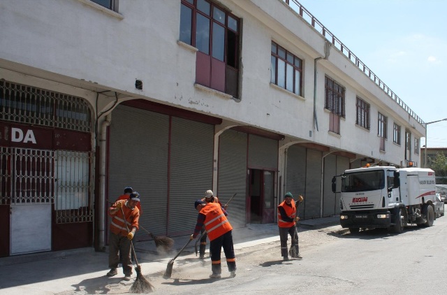 karatay’da-temizlik-calismalari-724-devam-ediyor-(5).jpg