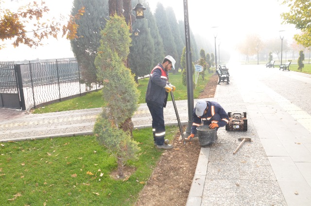 karatay’in-parklari-ilkbahari-0n-binlerce-cicek-ile-karsilayacak-(2).jpg