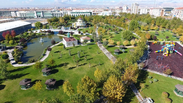 karatay’in-parklari-ilkbahari-0n-binlerce-cicek-ile-karsilayacak-(5).jpg