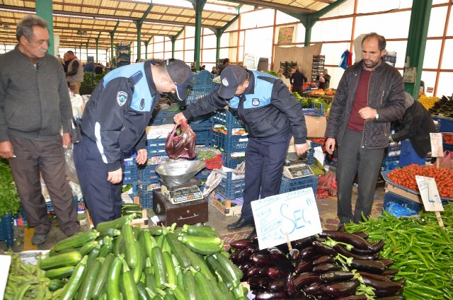 karatay-zabitasi-pazarlari-denetledi-(4).jpg