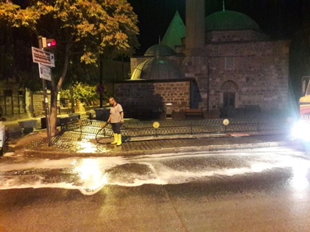 karatayda-temizlik-faaliyetleri-gecegunduz-devam-ediyor-(4).jpg