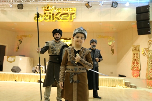 kayi-ve-cift-basli-kartal-armali-sunnet-elbiselerine-ilgi-(2).jpg