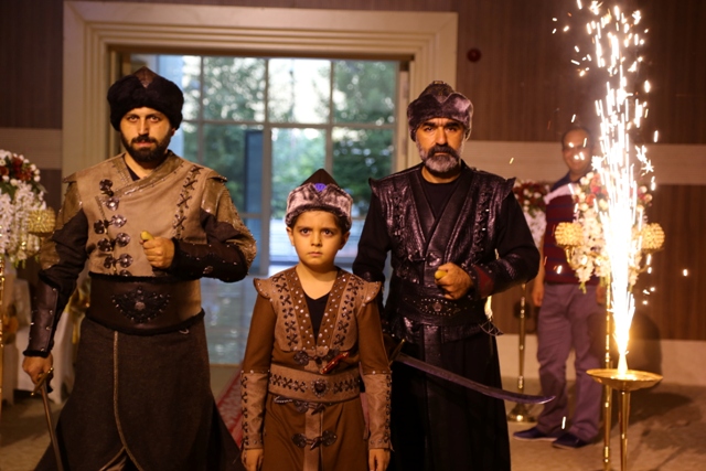 kayi-ve-cift-basli-kartal-armali-sunnet-elbiselerine-ilgi-(5).jpg