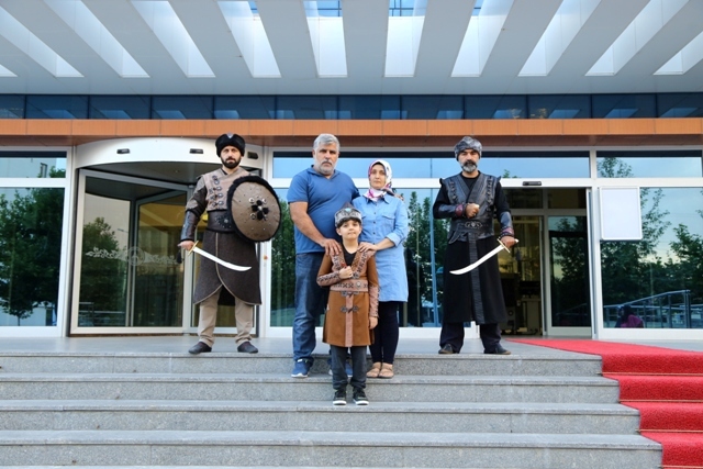 kayi-ve-cift-basli-kartal-armali-sunnet-elbiselerine-ilgi-(6).jpg