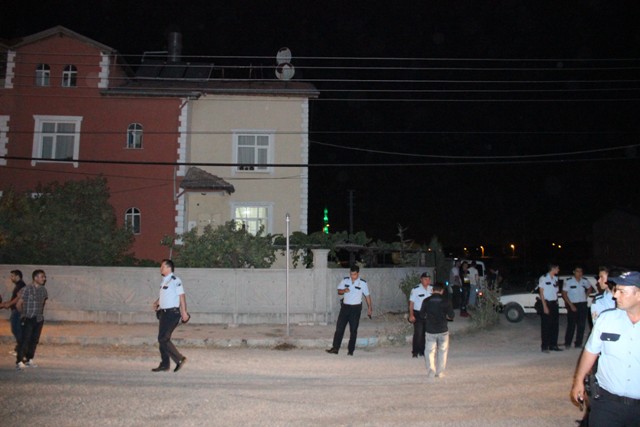 kaza-sonrasi-cikan-kavgada-8-kisi-yaralandi-(5).jpg