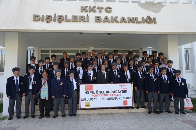 kibris-43-yil-sonra-konyali-gazileri-ile-bulustu-(7).jpg