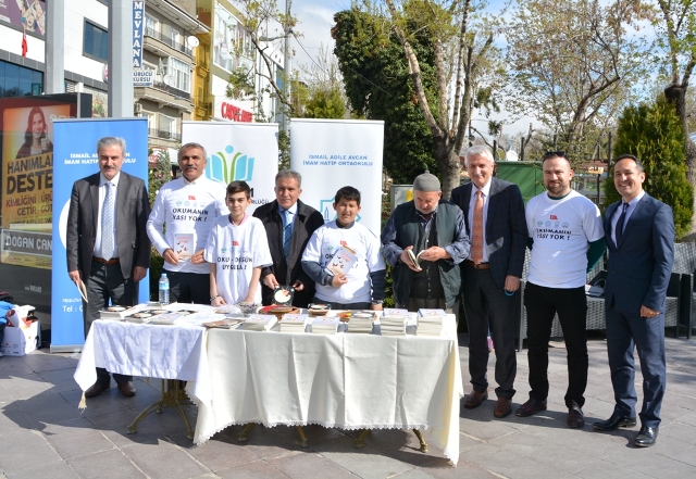 kitap-kusagi-projesi-kapsaminda-vatandaslara-kitap--(7).jpg