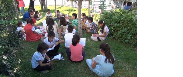 kitap-okumak-icin-her-gun-parkta-bulusuyorlar--(2).jpg