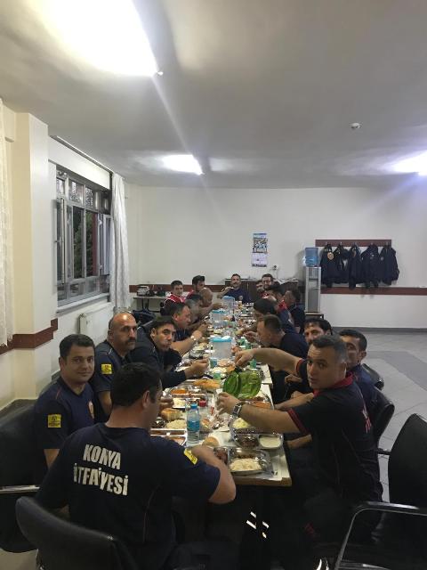 kizilay-gonullulerinden-itfaiyecilere--(3).jpeg