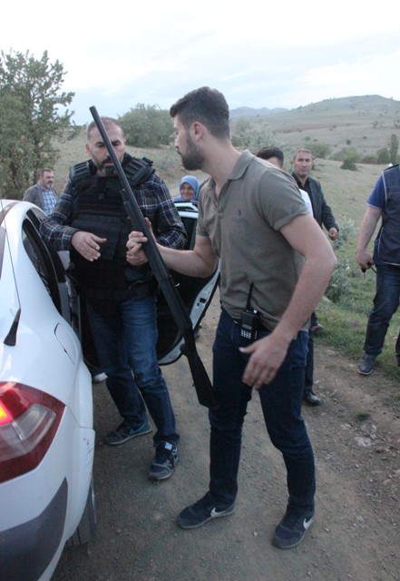 kizini-rehin-aldi,-polise-ates-edip-kacti-(6).jpg