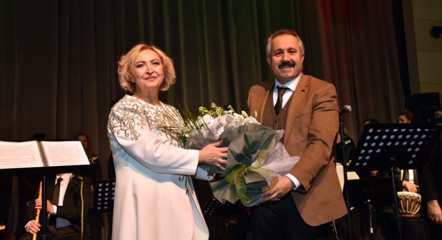 klasik-turk-muzigi-korosu-kadinlar-toplulugu’ndan-anlamli-konser-(1).jpg