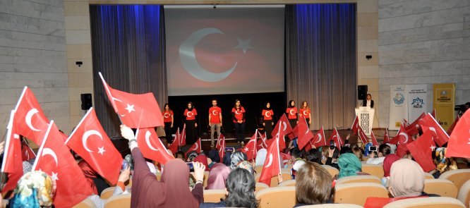 komek-kursiyerleri-15-temmuz-sehitlerini-andi-(2).jpg
