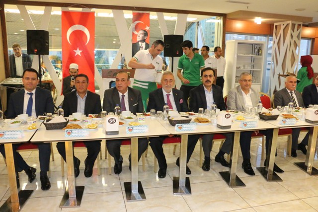 konesob-uyeleri-iftarda-bir-araya-geldi-(1).jpg