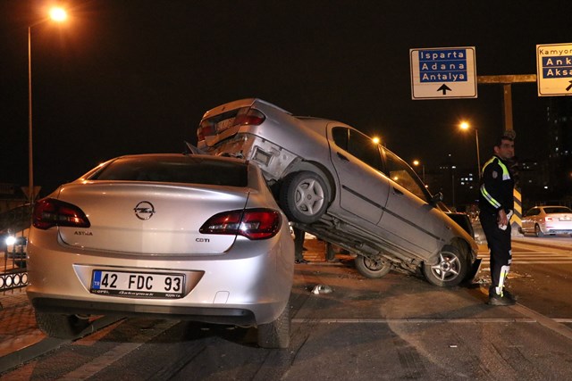 konya’da-8-arac-birbirine-girdi-2-yarali--(2).jpg
