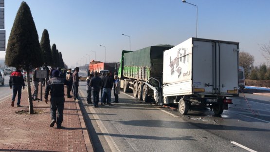 konya’da-sis-nedeniyle-33-arac-birbirine--(17).jpg