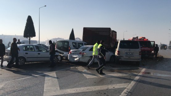 konya’da-sis-nedeniyle-33-arac-birbirine--(8).jpg