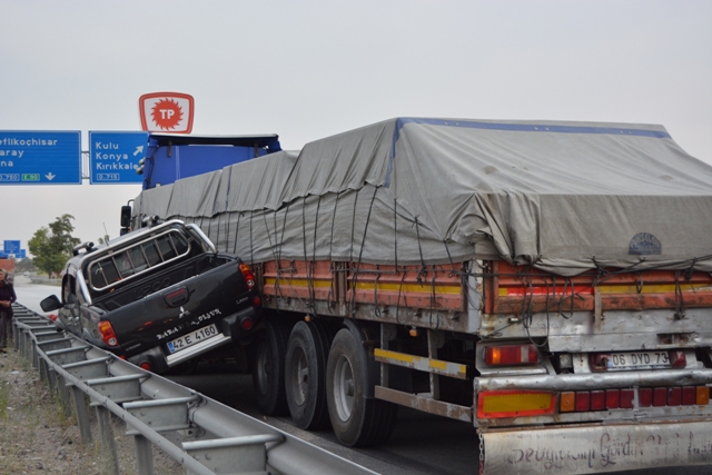konya’da-trafik-kazasi-2-yarali-(3).jpg