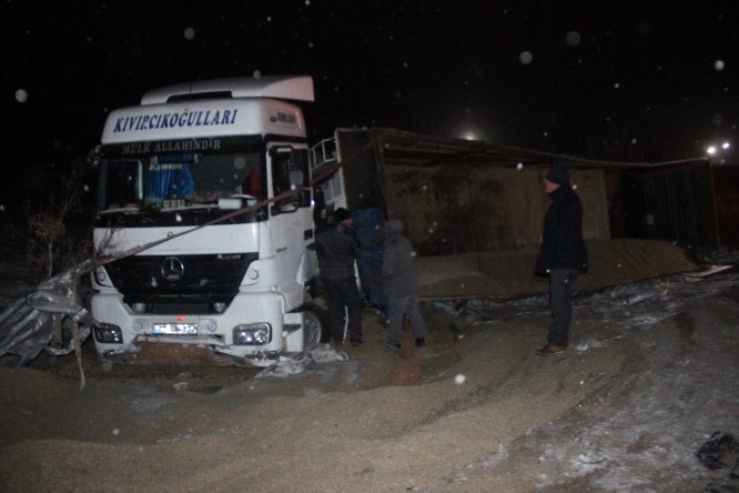 konya’da-zincirleme-trafik-kazasi-1-olu,-18-yarali--(2).jpg