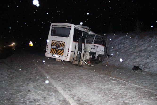 konya’da-zincirleme-trafik-kazasi-1-olu,-18-yarali--(3).jpg