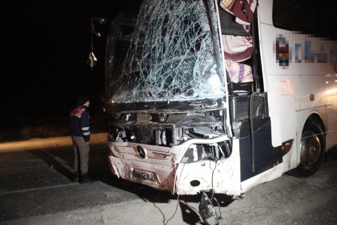 konya’da-zincirleme-trafik-kazasi-1-olu,-18-yarali--(6).jpg