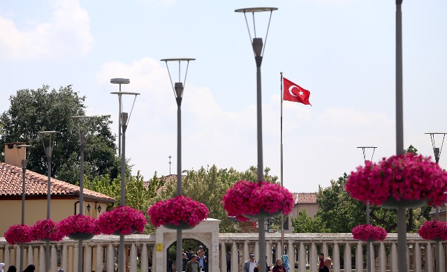 konya’nin-caddeleri-cicek-acti-(3).jpg