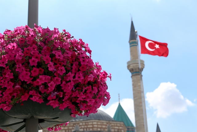 konya’nin-caddeleri-cicek-acti-(7).jpg