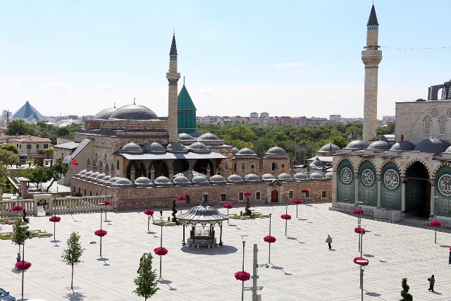 konya’nin-caddeleri-cicek-acti-(8).jpg