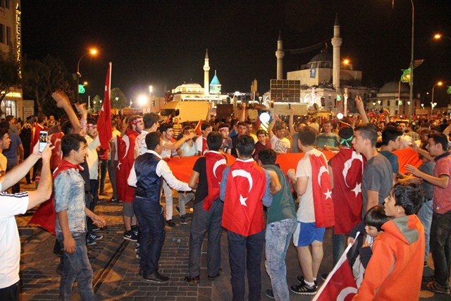 konya-darbe-tepki-1.jpg