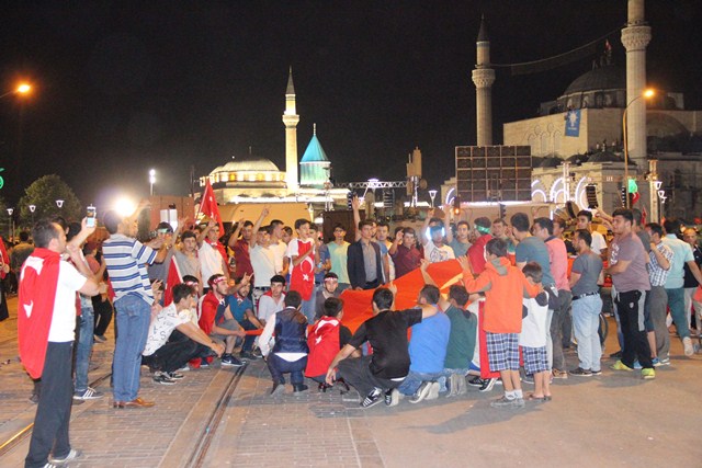 konya-darbe-tepki-2.jpg
