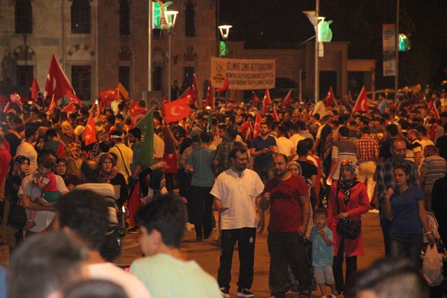 konya-darbe-tepki-3.jpg
