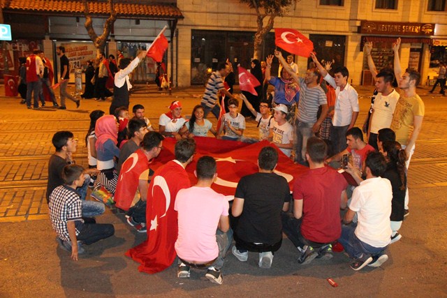 konya-darbe-tepki-4.jpg