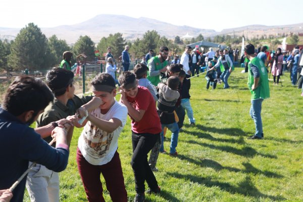 konya-ihh-yetim-piknigi-ve-ucurtma--(1).jpg