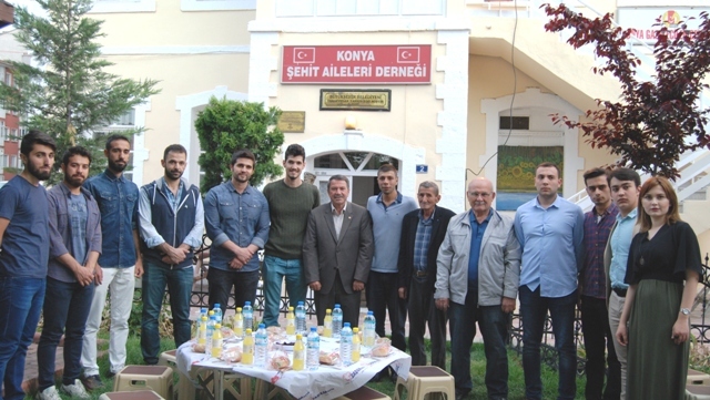 konya-sehit-ailelerine-orhun-turkculer-dernegi-iftar-yemeginde-bulustu-(2).jpg