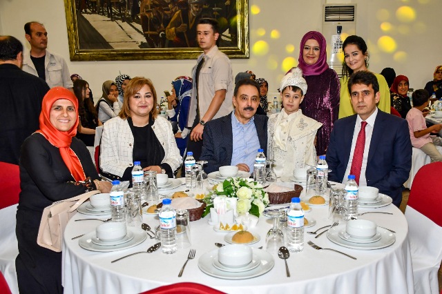 konya-valisi-toprak,-sehit-oglunun-sunnet--(1).jpg