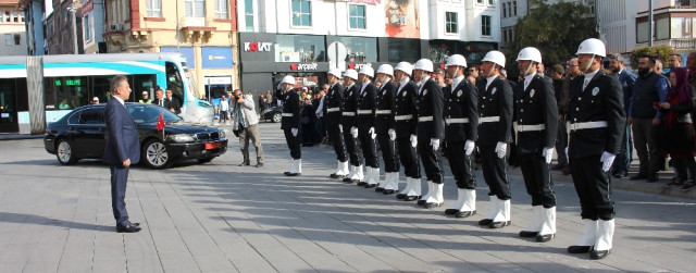 konya-valisi-toprak-goreve-basladi-11404002_o.jpg