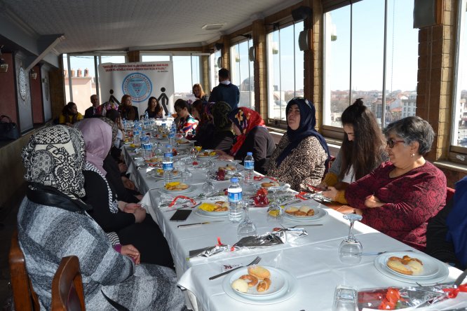 konya-valisinin-esi-yilin-kadini--(3).jpg