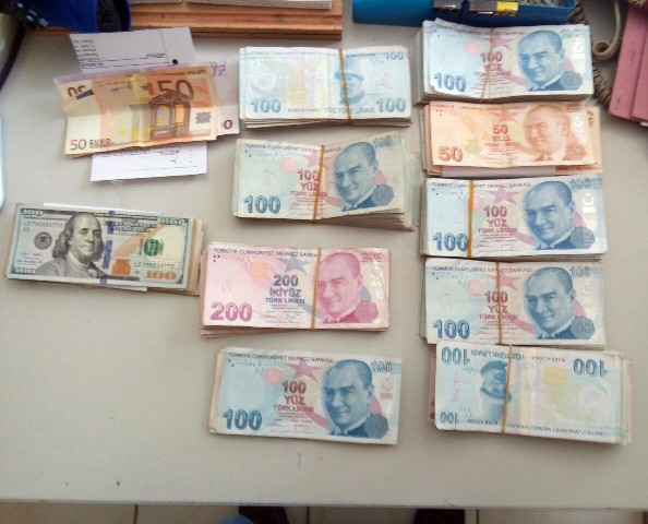 konyada-140-bin-lira-calan-kolombiyali-hirsizlar-yakalandi--(1).jpg