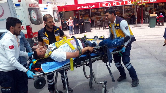 konyada-ambulansla-otobus-carpisti-3-yarali-(4).jpg