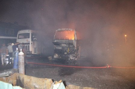 konyada-otobusler-alev-alev-yandi-001.jpg
