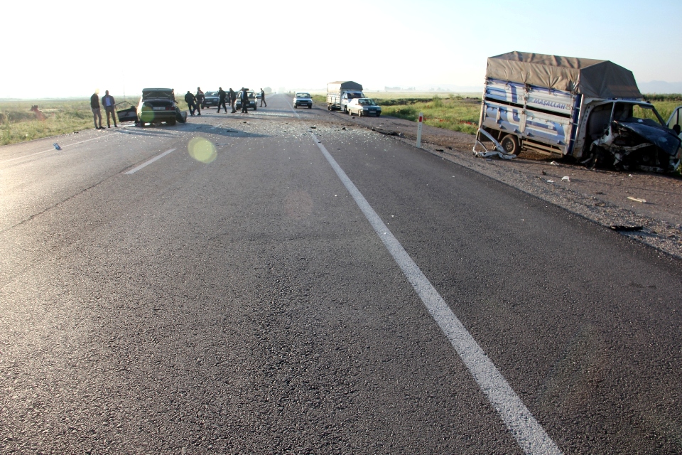 konyada-trafik-kazasi-3-yarali-(1).jpg
