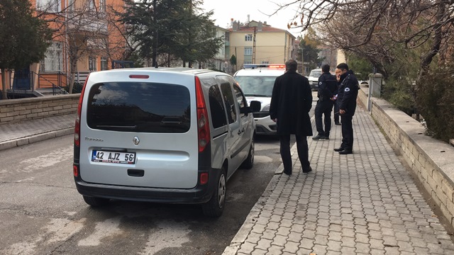konyada-ucuncu-kattan-dusen-bebek-agir-yaralandi-(2).jpg