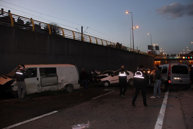 konyada-zincirleme-trafik-kazasi-(3).jpg