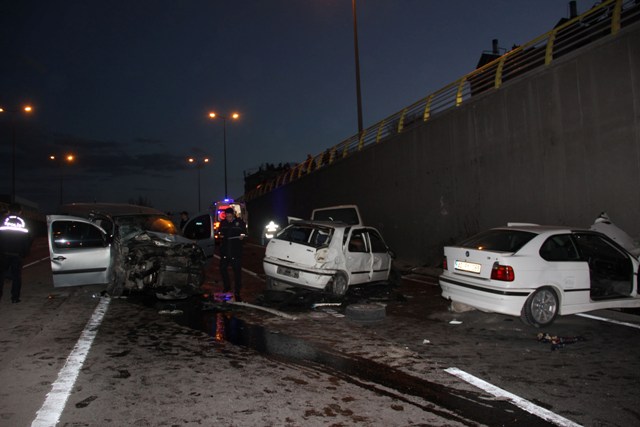 konyada-zincirleme-trafik-kazasi-(4).jpg