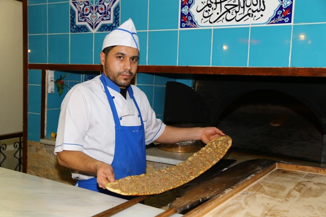 konyali-esnaflardan-liraya-destek-kampanyasi.jpg