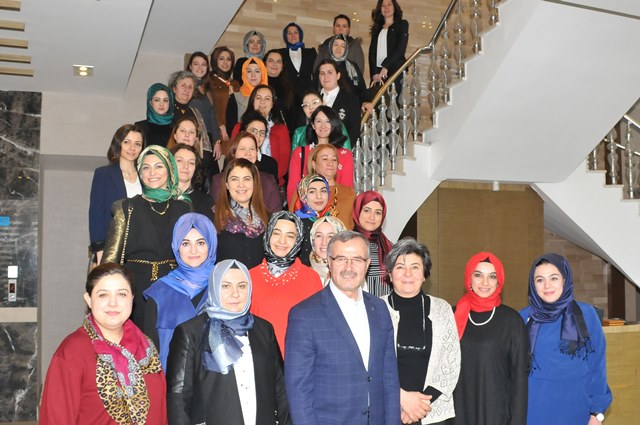 konyali-is-kadinlari-bir-araya-geldi--(3).jpg