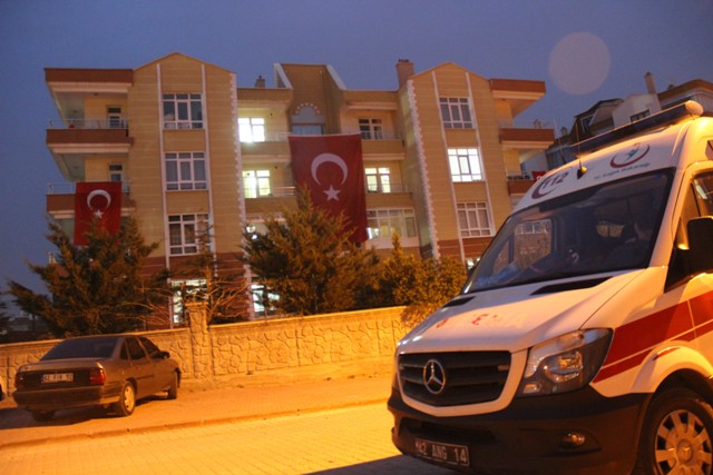 konyali-sehidin-baba-evine-turk-bayragi--(4).jpg