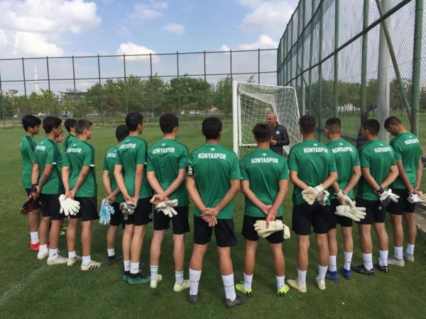 konyaspor-antrenorlerinden-(1).jpg