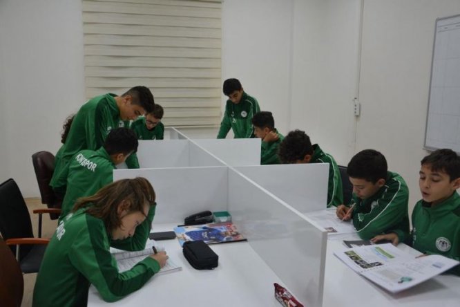konyaspor-futbol-akademisi.jpg