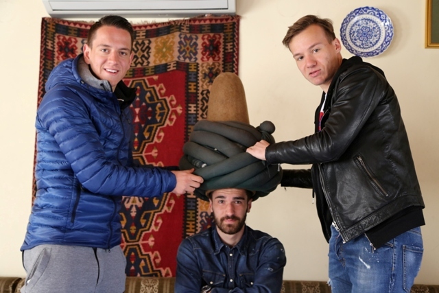 konyasporun-bosnak-futbolculari-etliekmek-(8).jpg
