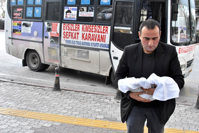 kopek-olulerini-kefenleyip-belediye--(2).jpg